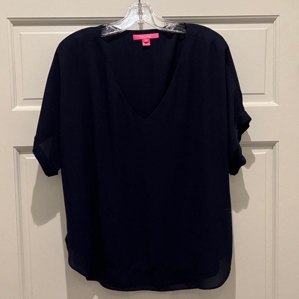 Lilly Pulitzer navy vneck blouse.